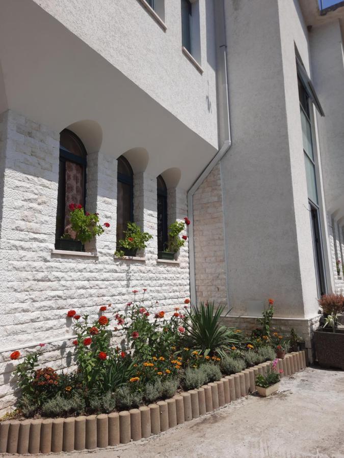 Guesthouse "Pelivani" Berat Esterno foto