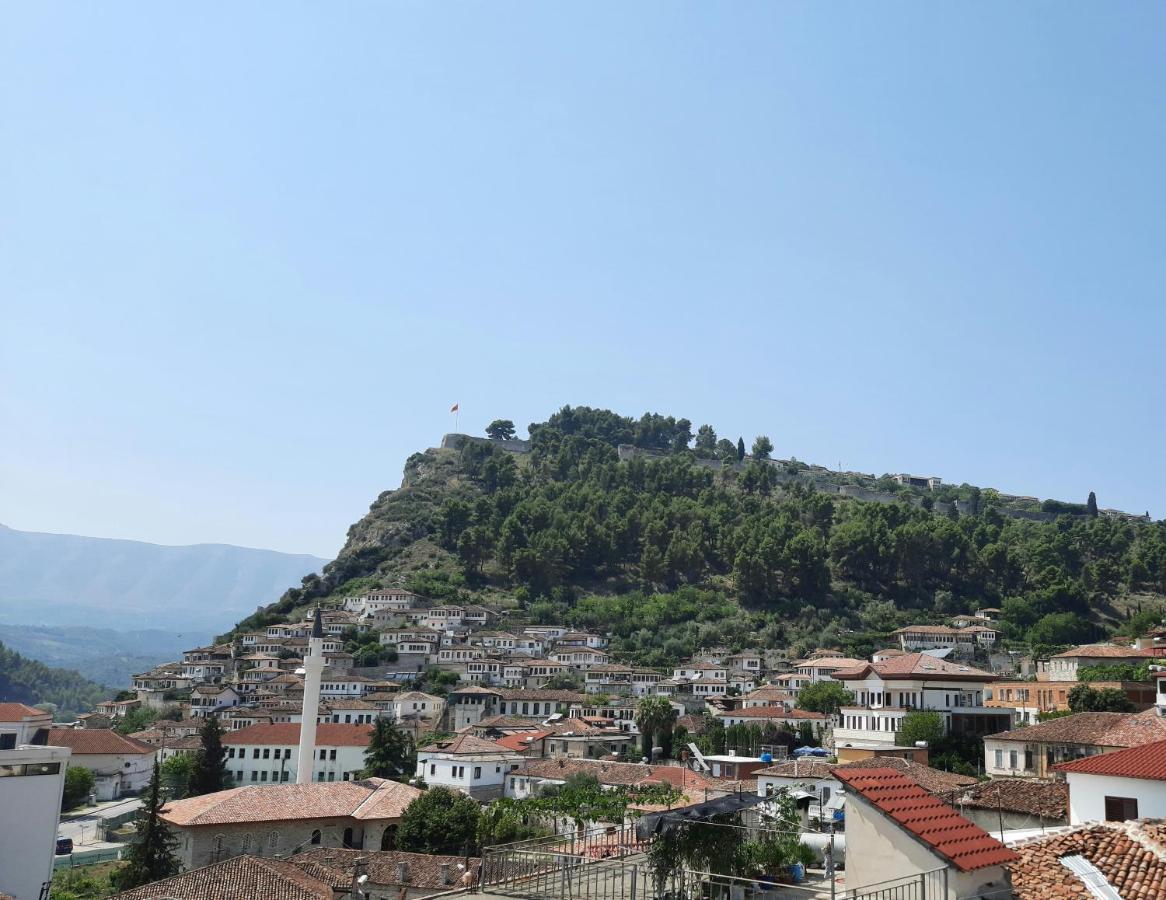 Guesthouse "Pelivani" Berat Esterno foto