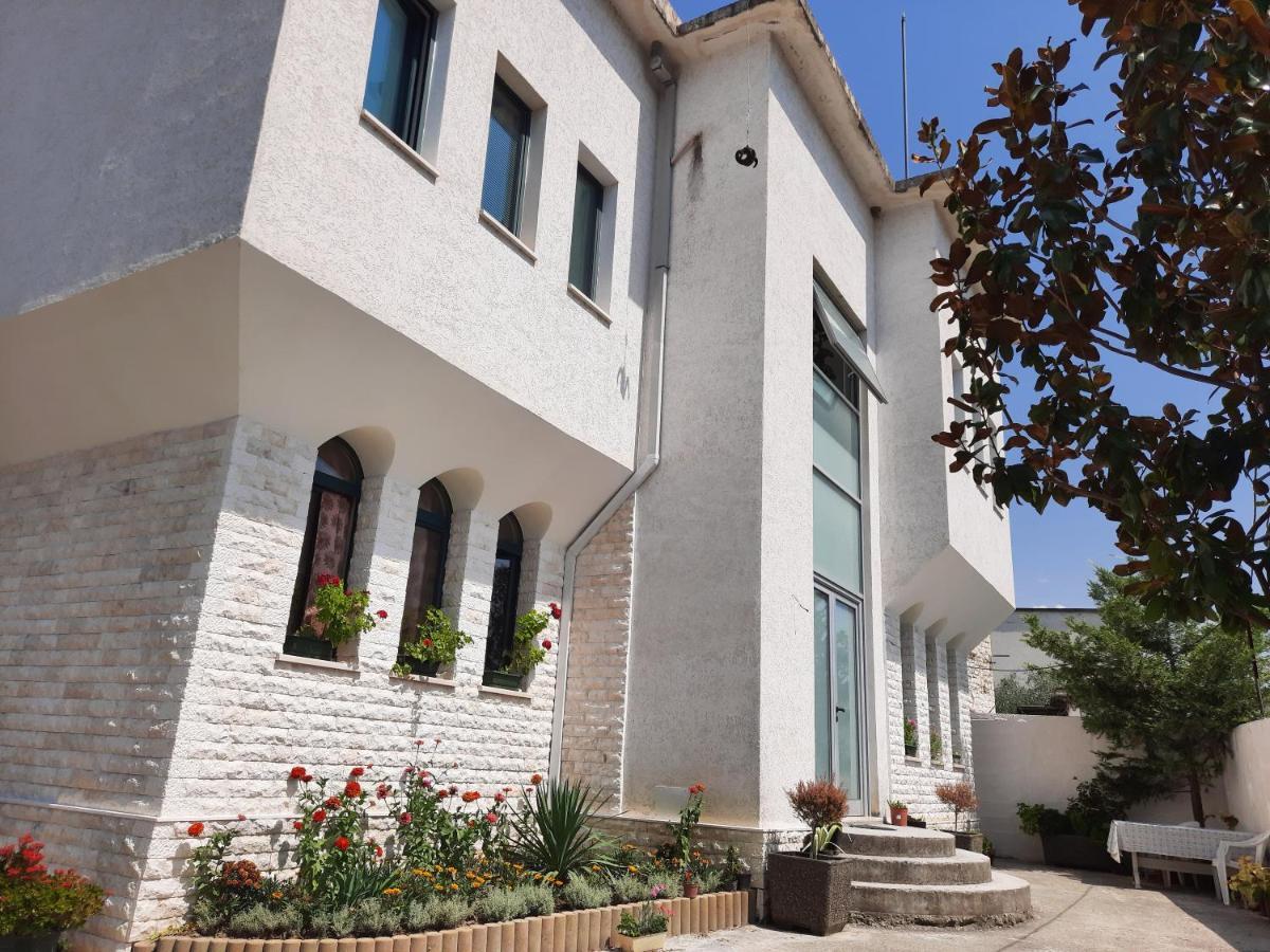 Guesthouse "Pelivani" Berat Esterno foto