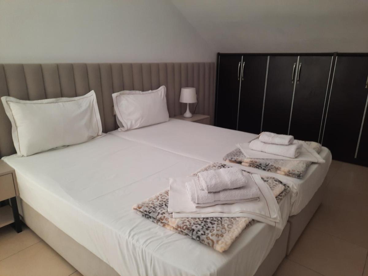 Guesthouse "Pelivani" Berat Esterno foto