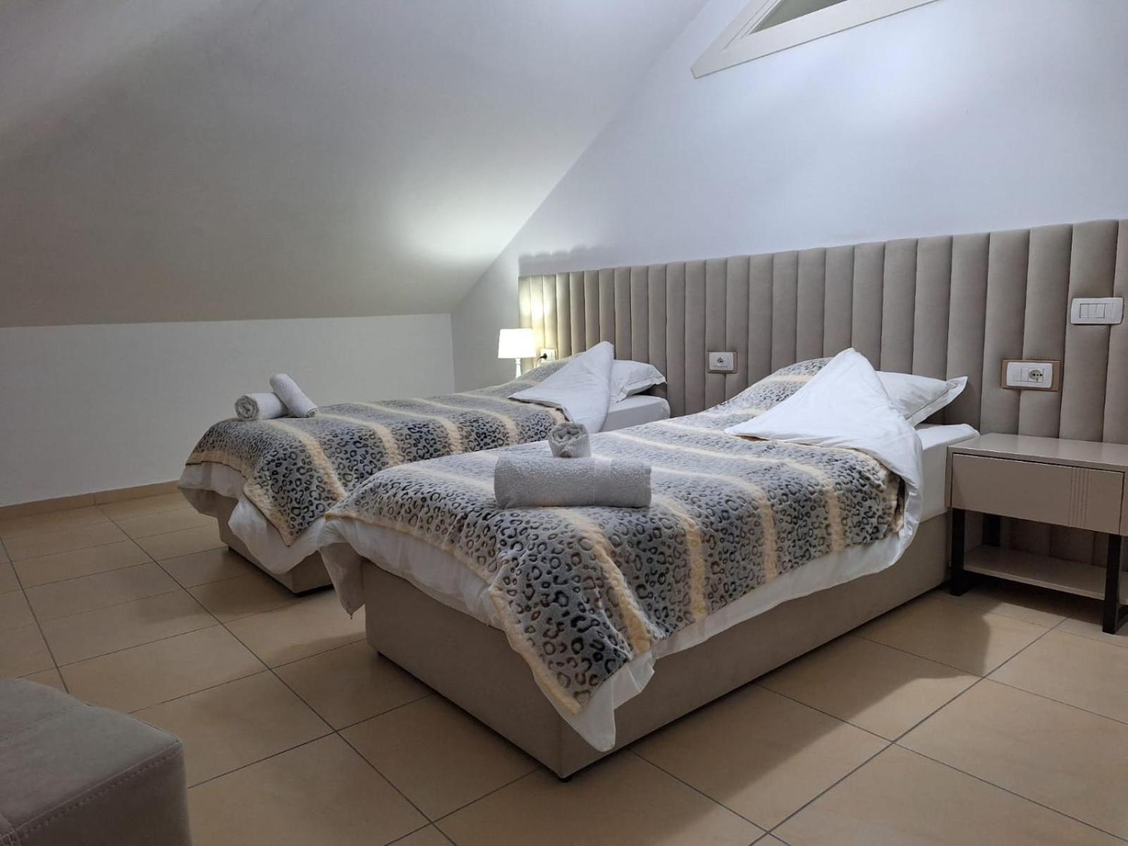 Guesthouse "Pelivani" Berat Esterno foto